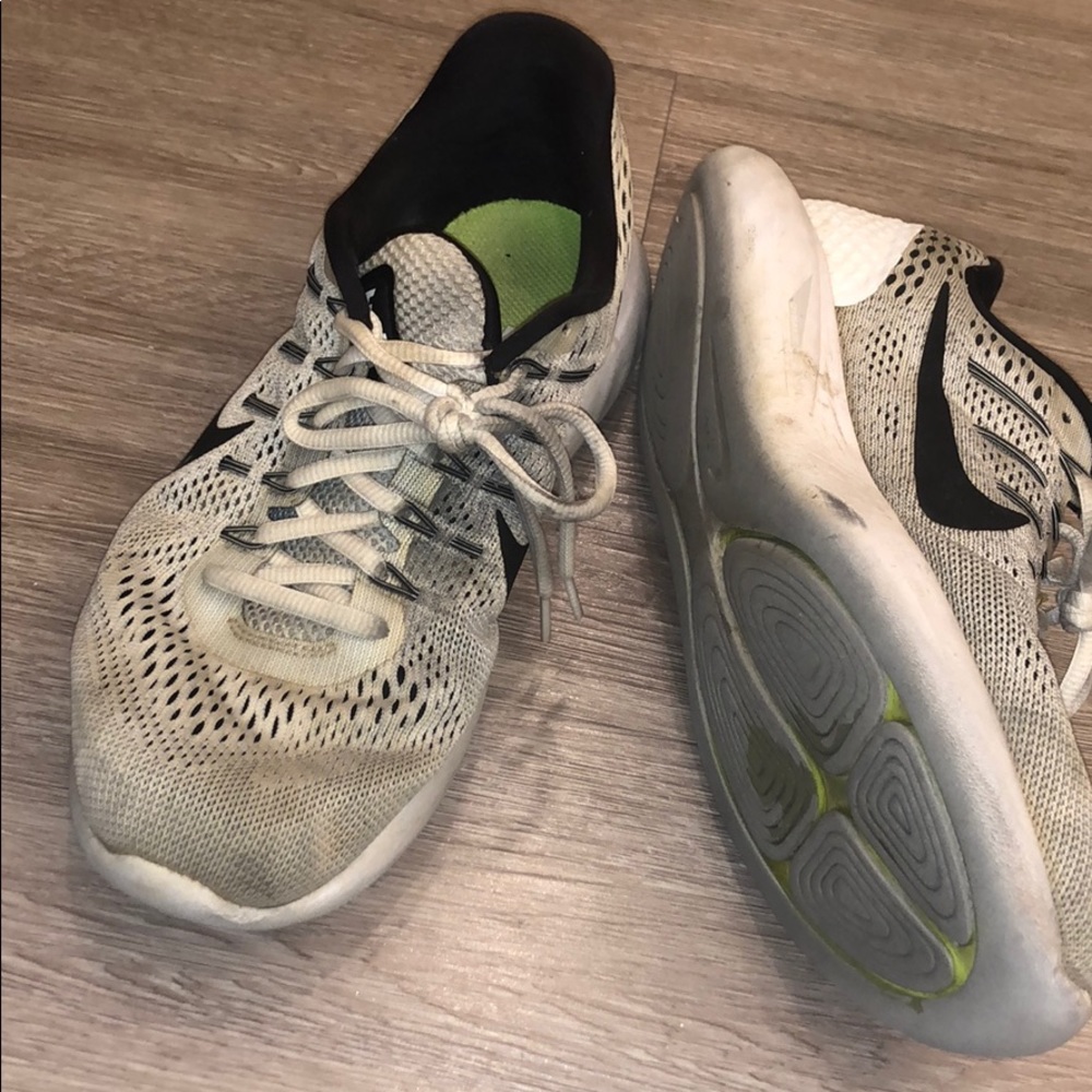 NIKE RUNNING SHOES